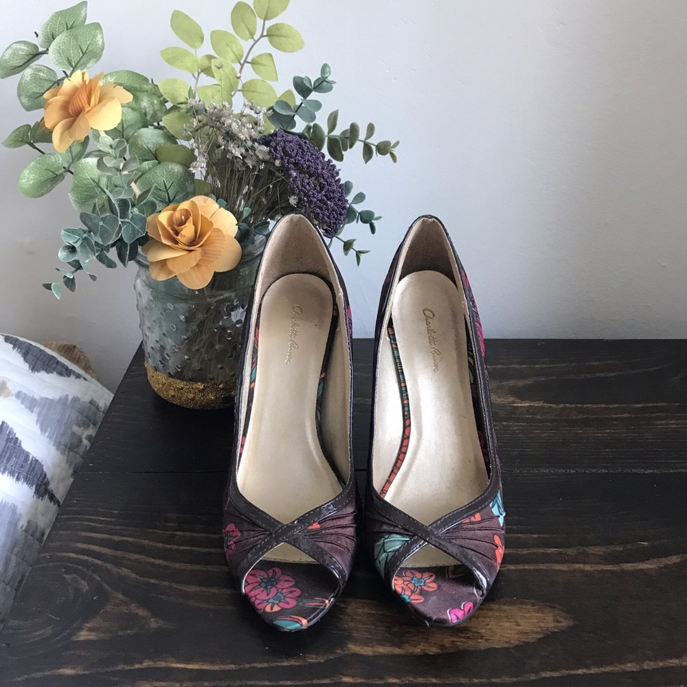 Brown floral peep toe pumps