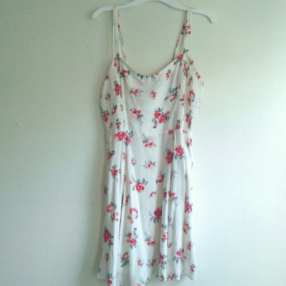 🌹Forever 21 Dress in White🌹