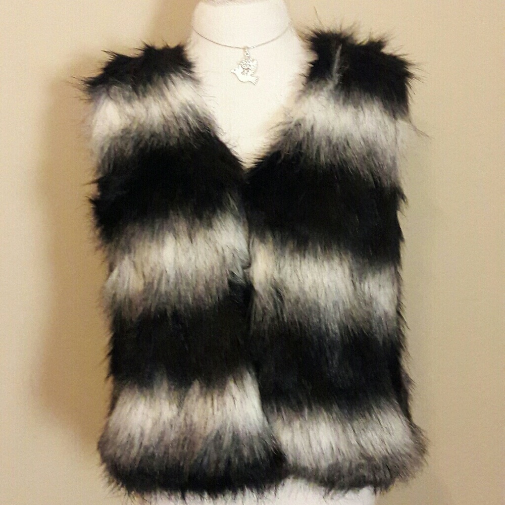 Black/white Faux fur vest