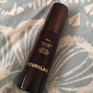 Hourglass Veil Fluid Makeup Foundation in Sand