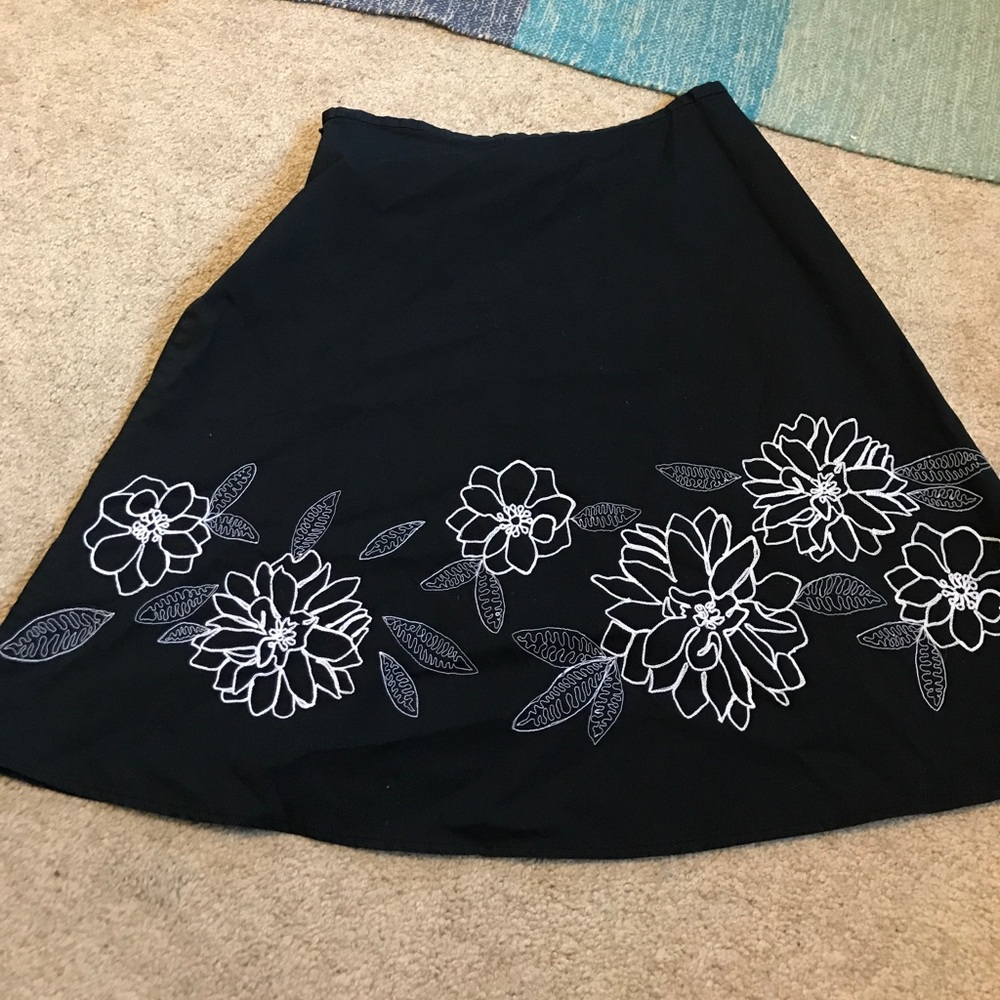 Karen Kane Black n white skirt