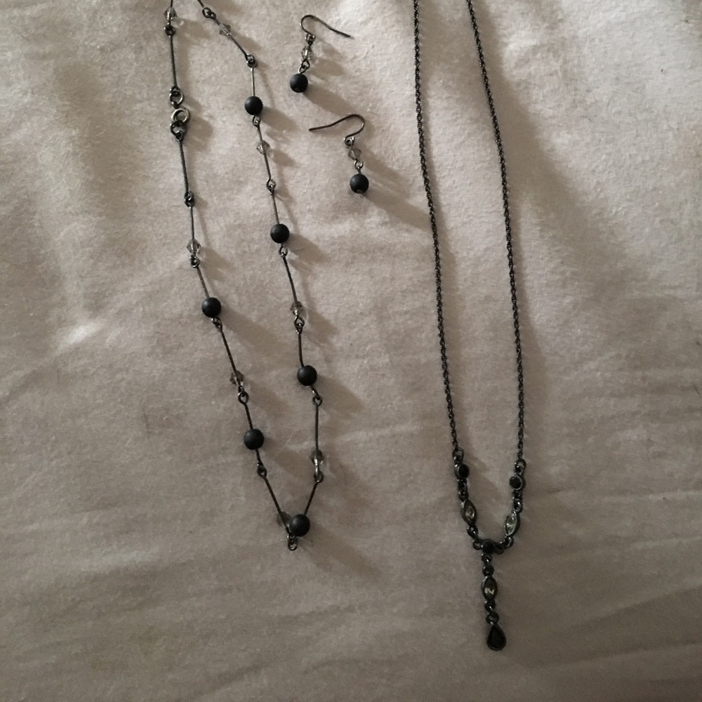 🔻FINAL REDUCTION 🔻necklace and earring set