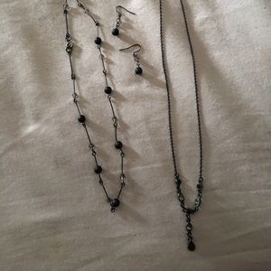 🔻FINAL REDUCTION 🔻necklace and earring set