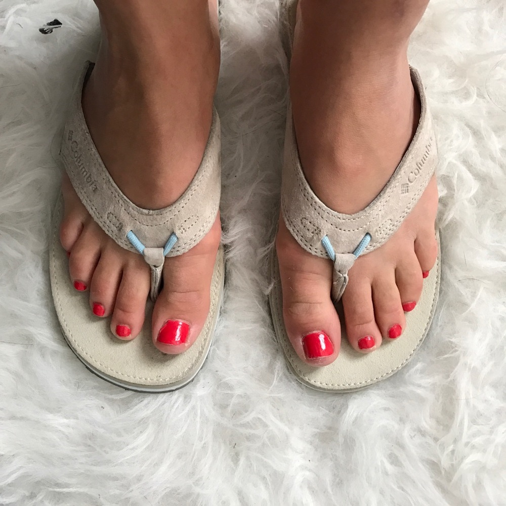 Tan Columbia flip flops only worn once!