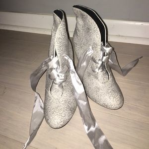 High Victorian lace up ribbon boots