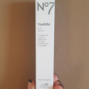NWOT No7 Youthful Eye Serum
