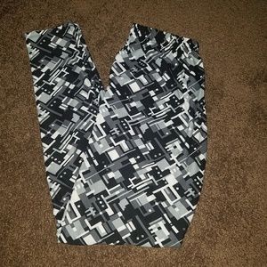 Agnes and Dora XL Leggings.