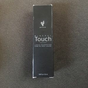 Younique mineral touch liquid foundation