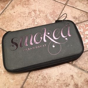 Urban Decay eye shadow palette