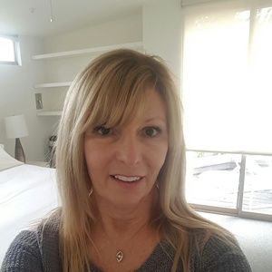 Meet your Posher, Deborah