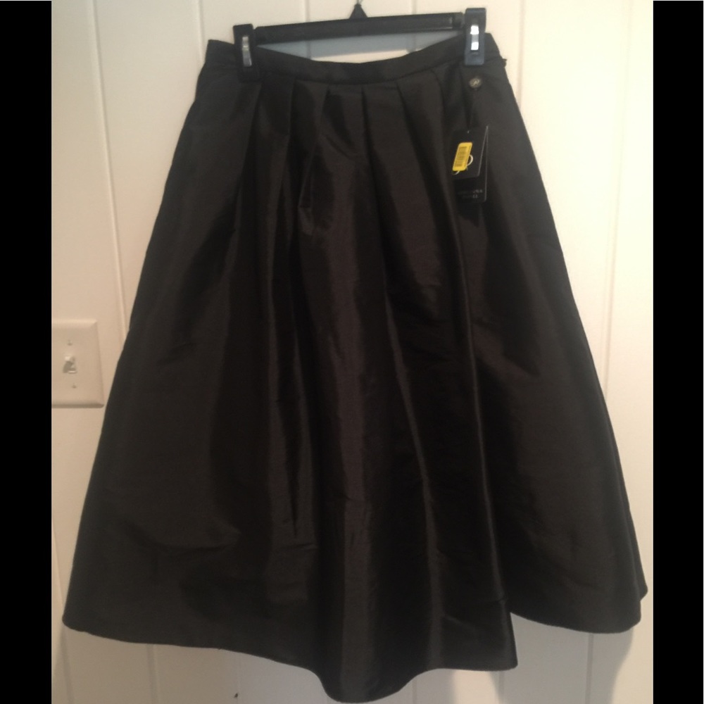 Black taffeta skirt size 8
