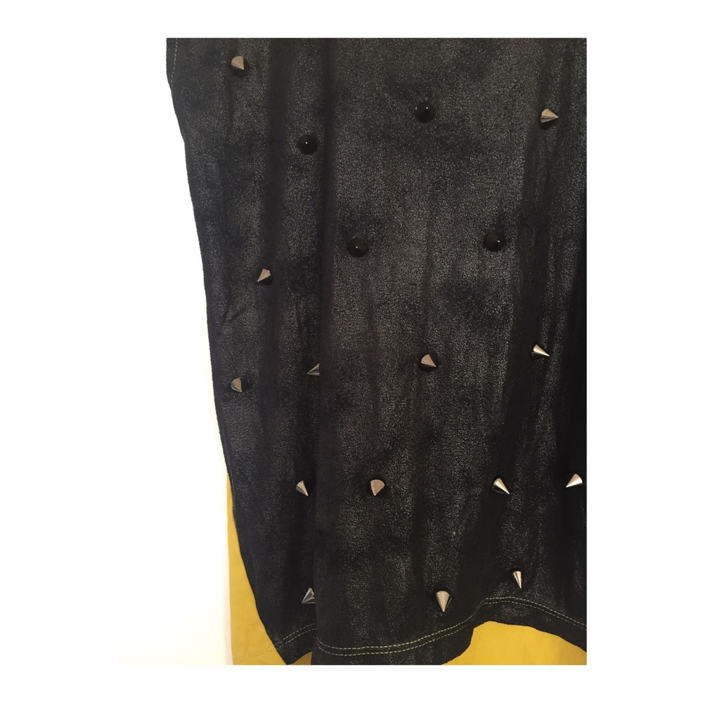 Cool studded mustard yellow tank top - Picture 2 of 3