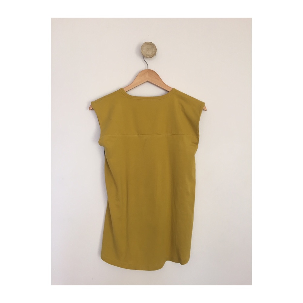 Cool studded mustard yellow tank top - Picture 3 of 3