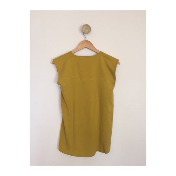 Cool studded mustard yellow tank top - Picture 3 of 3