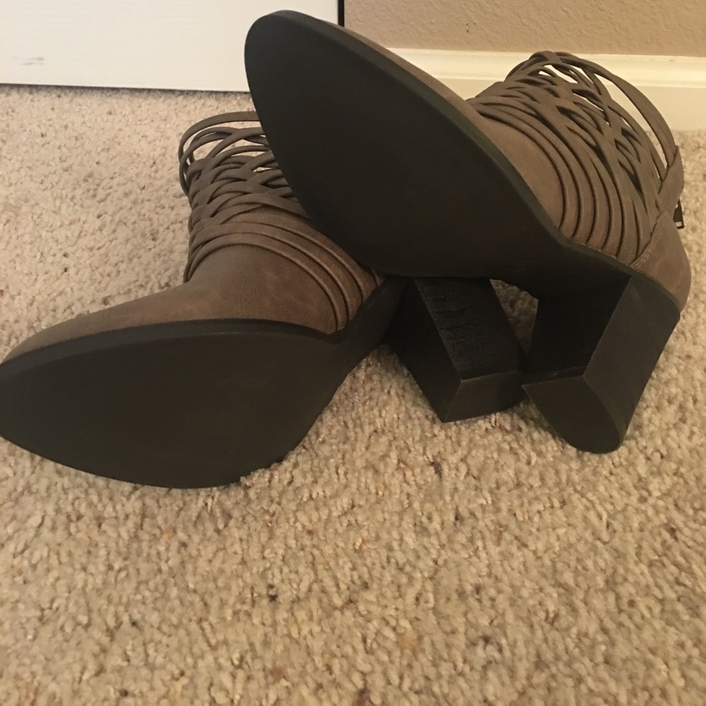 Faryl booties - Picture 3 of 3