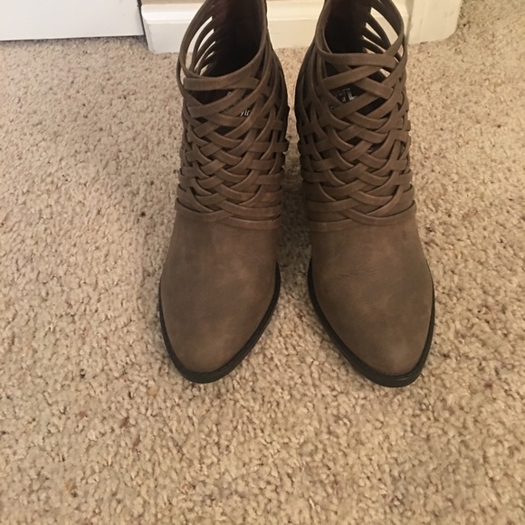 Faryl booties - Picture 2 of 3