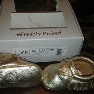 Size 0 Newborn Freshly Picked Moccs