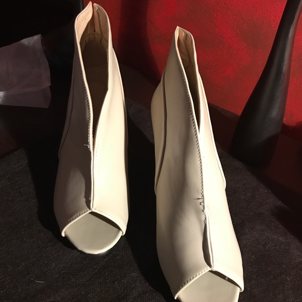 New Genuine leather open toe booties bone color 39