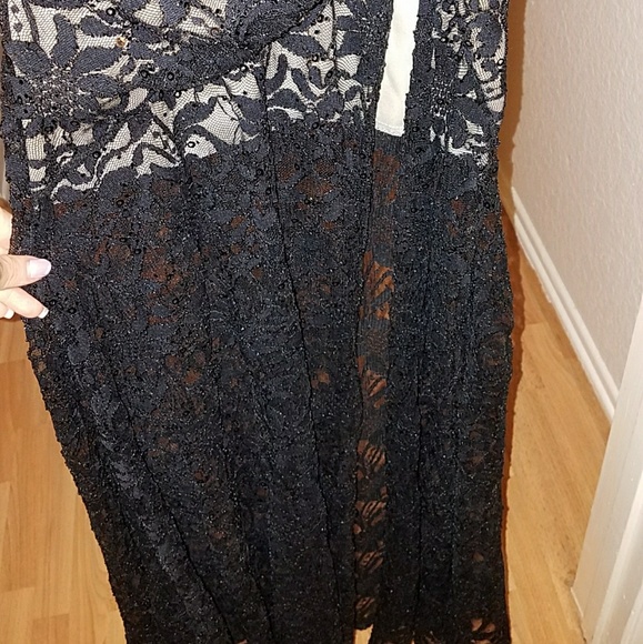 ⤵️Reduced! Gorgeous Black Lace Formal Evening Gown - Picture 4 of 6