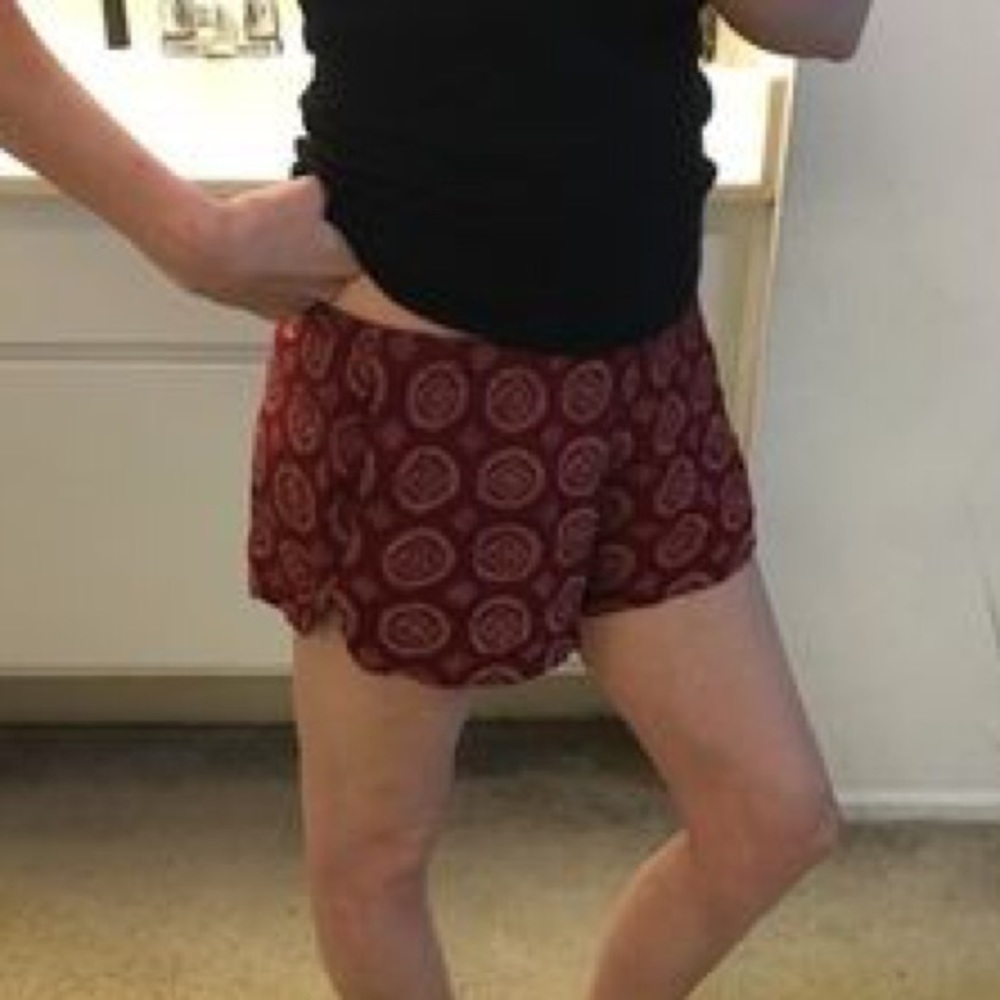 Brandy Melville Remi Shorts - Picture 2 of 2