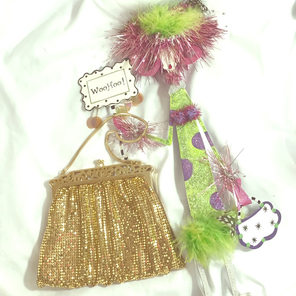 It's All About the Glitz!