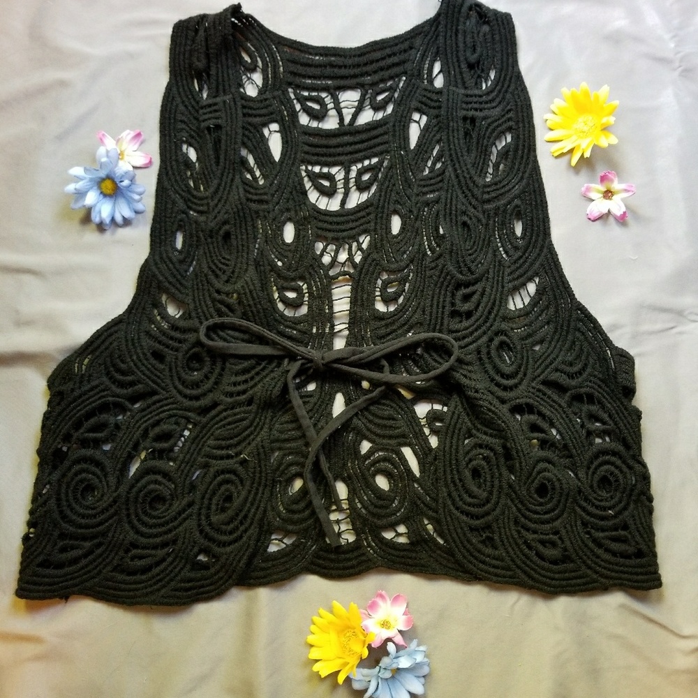 🖤Black Lacey Vest🖤