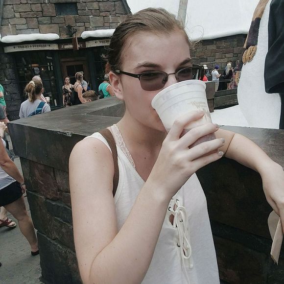 Meet your Posher, Nicole - Picture 1 of 1