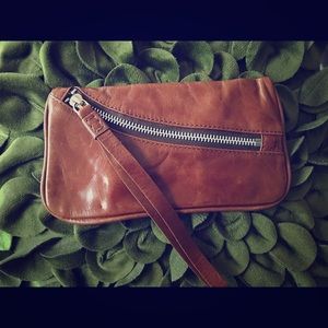 Beautiful Latico Leather Wristlet! EUC!! 😍