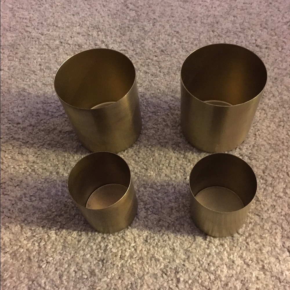 ❤️Urban Outfitter's Gold round candle holders.❤️