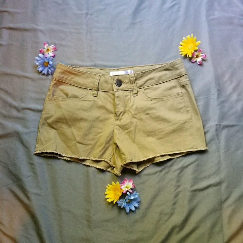 💛Khaki Shorts 💛