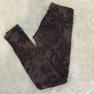 Lululemon Bloom Wunder Under leggings Sz 6