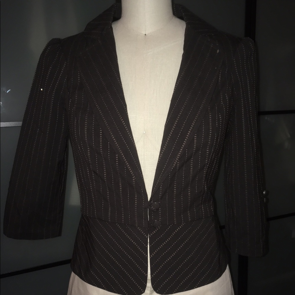 Black 3/4 sleeve blazer with brown pinstripe
