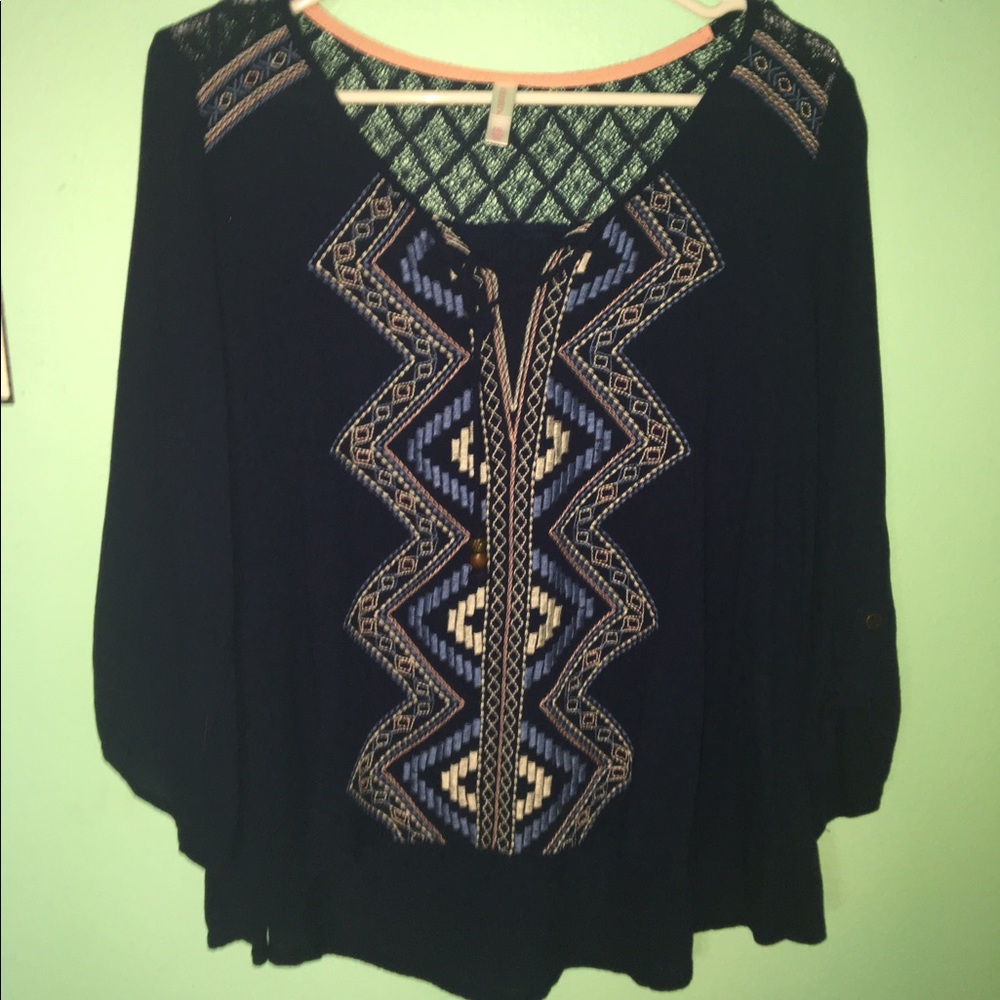Navy quarter sleeve w/ blue pink and white pattern