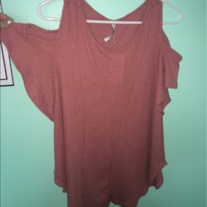 Flowy shirt w/ exposed shoulders