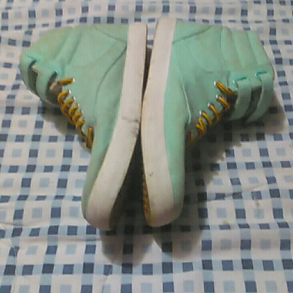 Classic Reebok - Picture 2 of 3