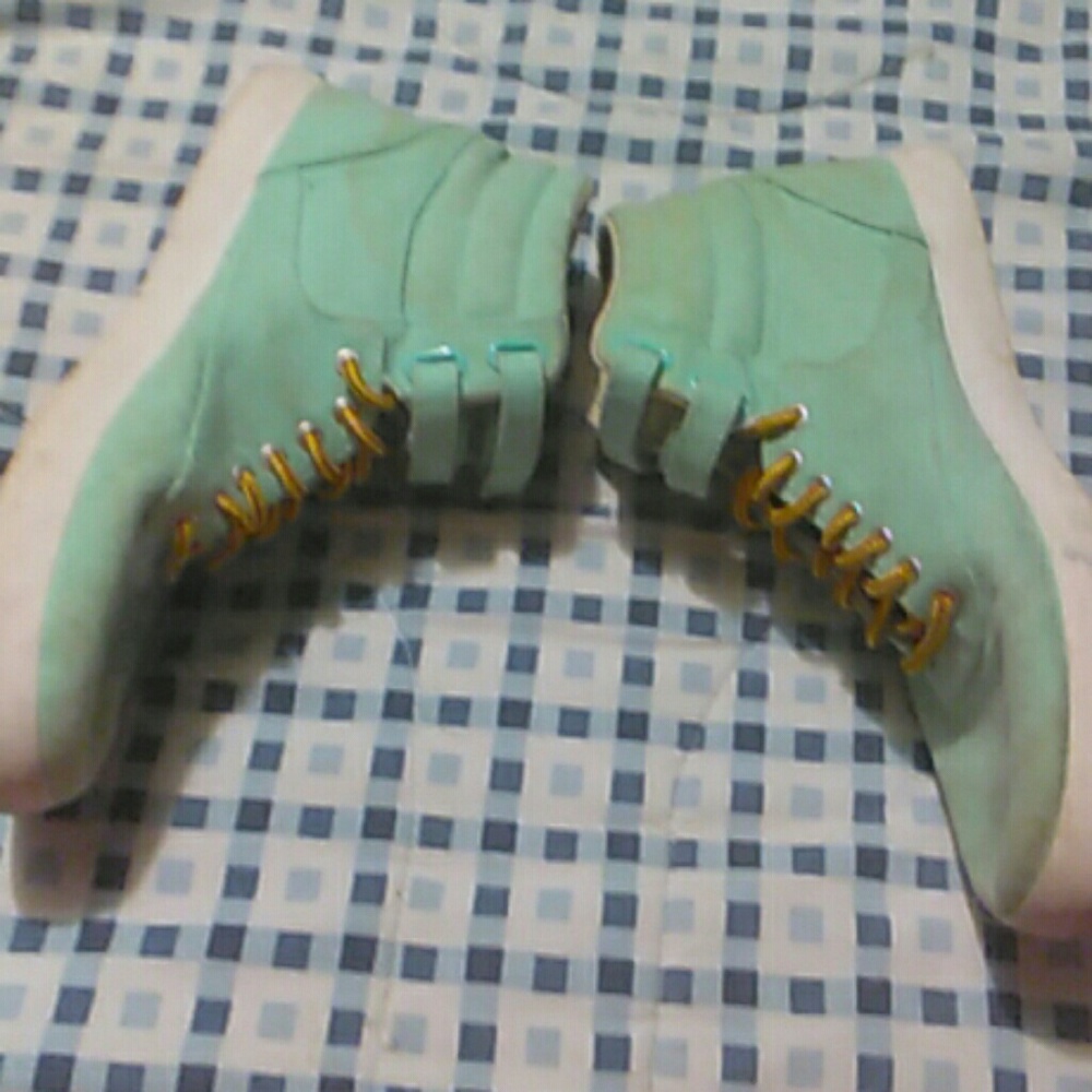 Classic Reebok - Picture 3 of 3