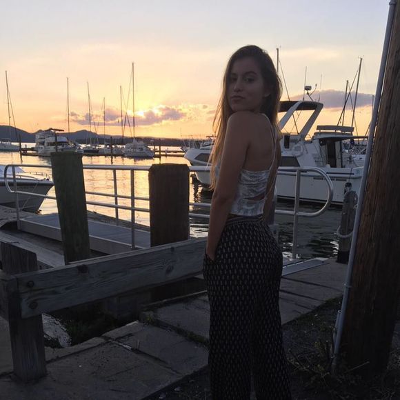 Meet your Posher, Daniela - Picture 1 of 1