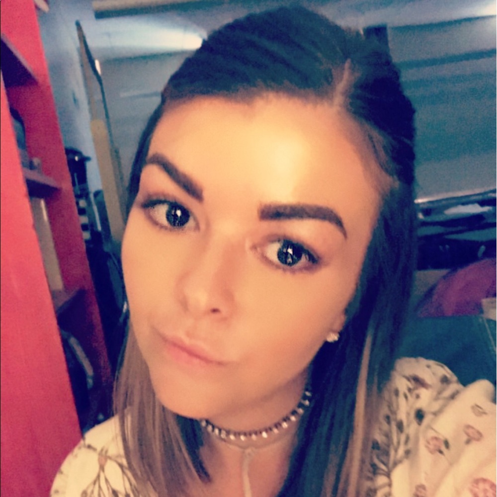 Meet your Posher extraordinaire, Danielle!