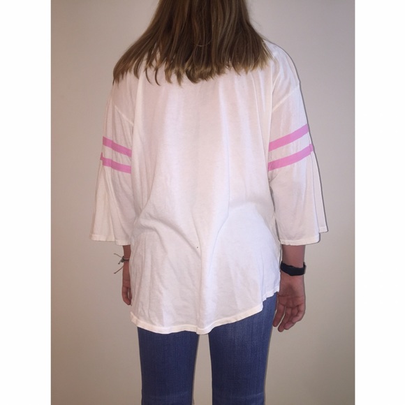 WILDFOX OVERSIZED HEART TEE - Picture 3 of 5