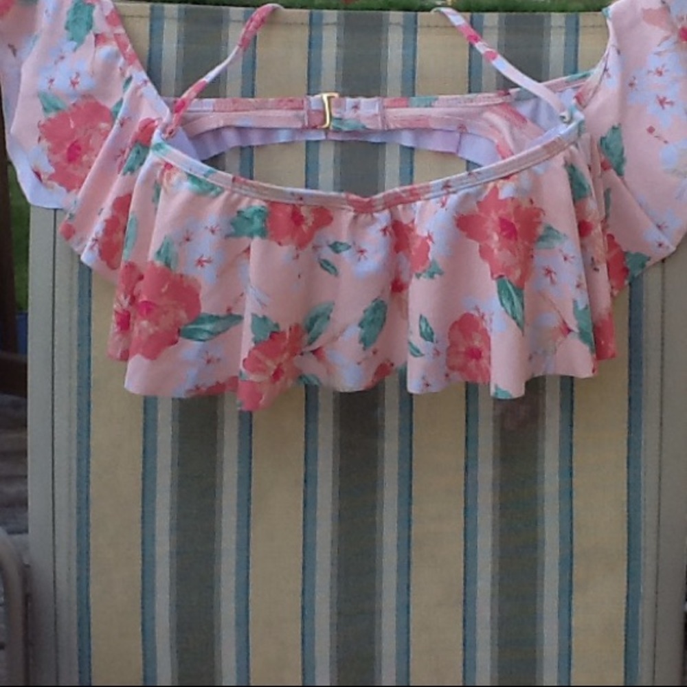 Xhilaration Peach bikini set w/cold shldr short sleeves, detachable straps.
