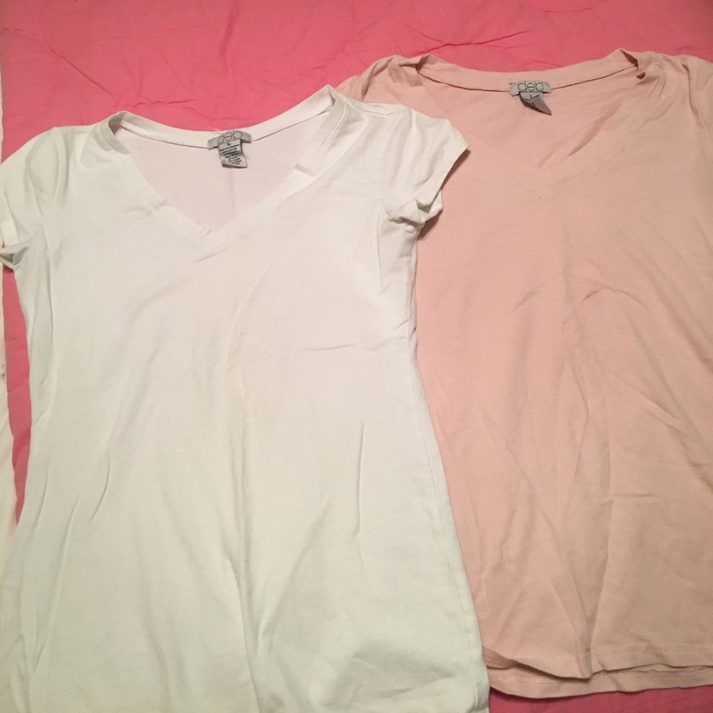 V-neck T-shirts from Deb