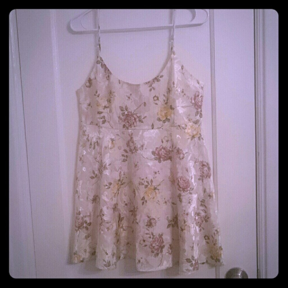 Vintage looking shiny slip /nighty with roses