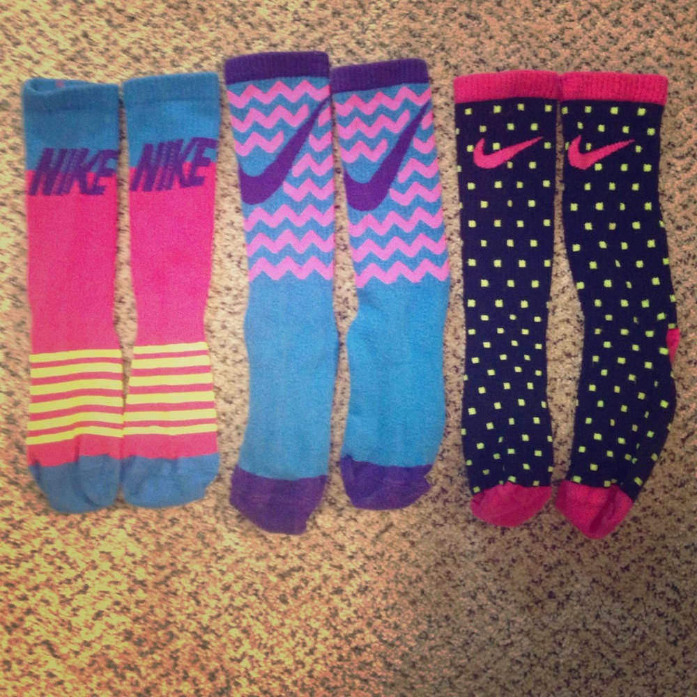 3 pairs of Nike socks