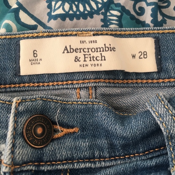 Abercrombie & Fitch light wash shorts - Picture 3 of 3