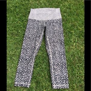 Lululemon yoga pants size 6