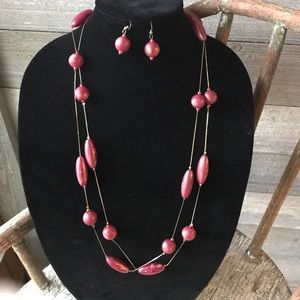 🎈Iridescent deep pink necklace and earring set