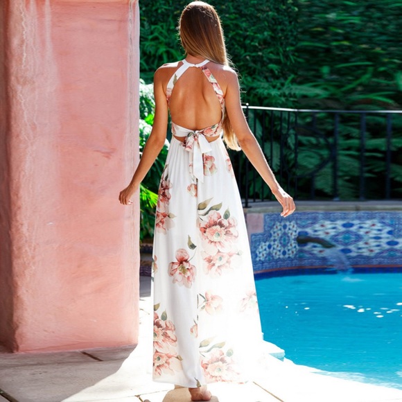 ✨ Open Back White Floral Halter Maxi Dress - Picture 2 of 7