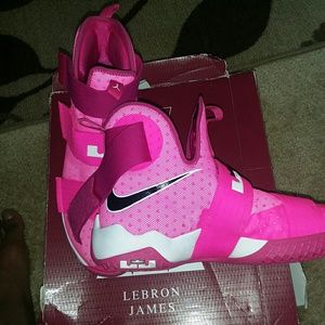 NIKE LEBRONS