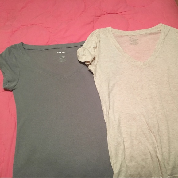 V-neck t-shirts from Wet Seal - Picture 1 of 3