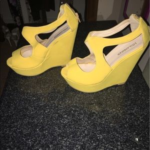 Yellow wedges